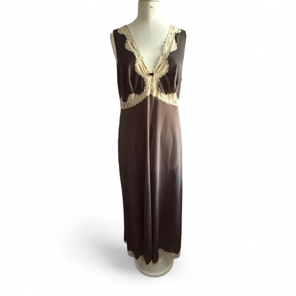 1960’s Emilio Pucci brown slip with lace trim - Picture 1 of 7